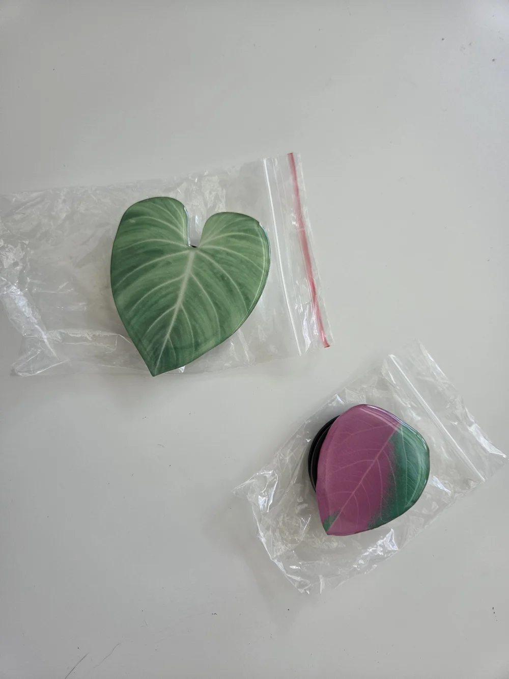 Leaf-Shaped Phone Grip Pop Socket - Green and Pink